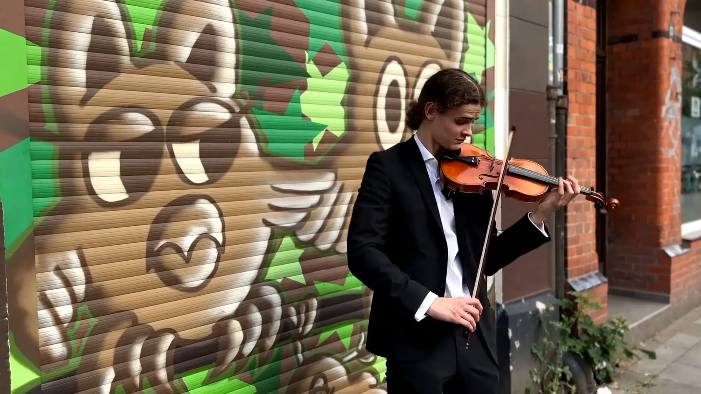 Screenshot des Films ”Roaming Around”